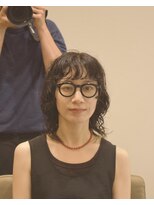 ステム(stem) 髪が多い方でもゆるく縦に落ちるパーマスタイル