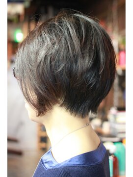 オーバーキャプテンネイキッド(OVER CAPTAIN NAKED) 冬に似合う骨格補正ショートボブヘア