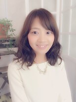 アンピーノ(Un pino) グレージュ×セミディ