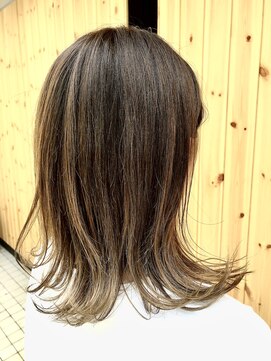 ブゾン(buZon) 【buZonブゾン】ミルクティーグレージュバレイヤージュ