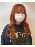 10代オレンジ　ウェーブヘア　ハイトーンカラー