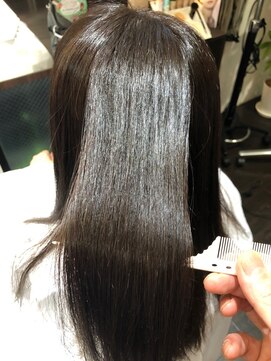 サックスヘアー(Saks hair) ナチュラルストレートスタイル[おすすめはイルミナカラー ]