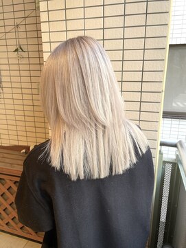 ヘアーアンドメイク ブロッサム 志木南口店(HAIR&MAKE Blossom) ホワイトミルクティーベージュブリーチダブルカラー志木新座