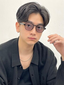 アイドットプラスサッポロ 札幌(i.+SAPPORO) メンズニュアンスパーマ黒髪センターパート