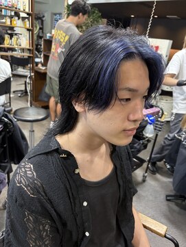 サロン ド ロイ(Salon de Roi) フェイスフレーミングで青と黒のかっこいいウルフ
