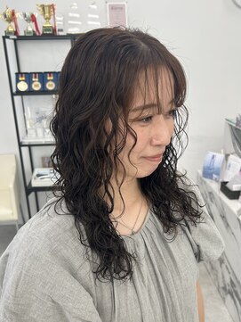 ブラウン(Brown) レイヤーカット/ロングパーマ/ウェットヘア