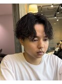 センターパート波巻きパーマシャドウパーマ刈り上げ韓国ヘア