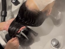 年齢に伴うパサつきやうねりを根本から改善。髪質に合わせたオーダーメイドの「美髪ヘアエステ」