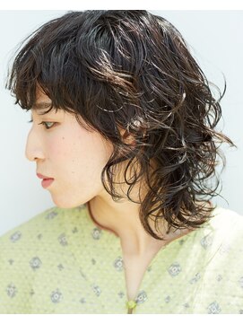 エン(YENN) ルーズな束感が可愛いミディアムレイヤー