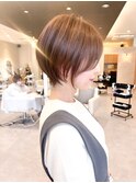 耳掛けショートボブ/襟足束感ショート/アッシュベージュ