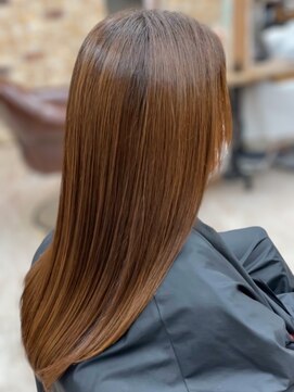 イシン(ISIN) 黒髪/縮毛矯正/髪質改善/インナーカラー[保土ヶ谷]