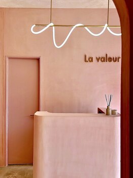 ラ ヴェラー(La valeur)の写真/“なりたい”を叶えるサロンが登場！経験豊富なスタイリストがあなたの髪のお悩みに寄り添います。
