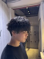 アクシー ヘアーアンドメイク(AXY HAIR&MAKE)&nbsp;フェザーパーマスパイキーショートサーフカールブルーブラック