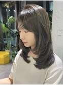 レイヤーカット　オリーブカラー　ミディアムヘア