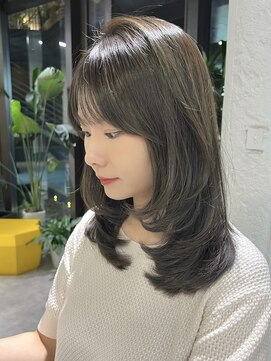 シティ(CITY) レイヤーカット　オリーブカラー　ミディアムヘア