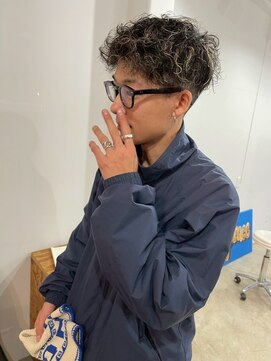 スパイラルパーマ刈り上げマッシュパーマメンズカット