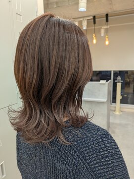 ナビバイケンジ(NaVI by KENJE) 丸み×くびれで“首が細く見える”大人ヘア