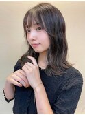 グレージュミディアムレイヤーくびれミディアムレイヤー