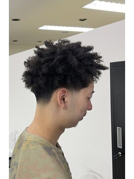 アフューズバイストゥー(Vfuse by StueW) スパイキーアフロ針金パーマ×スキンフェード