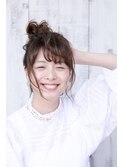 ちょっぴり抜け感のあるお団子ヘア!