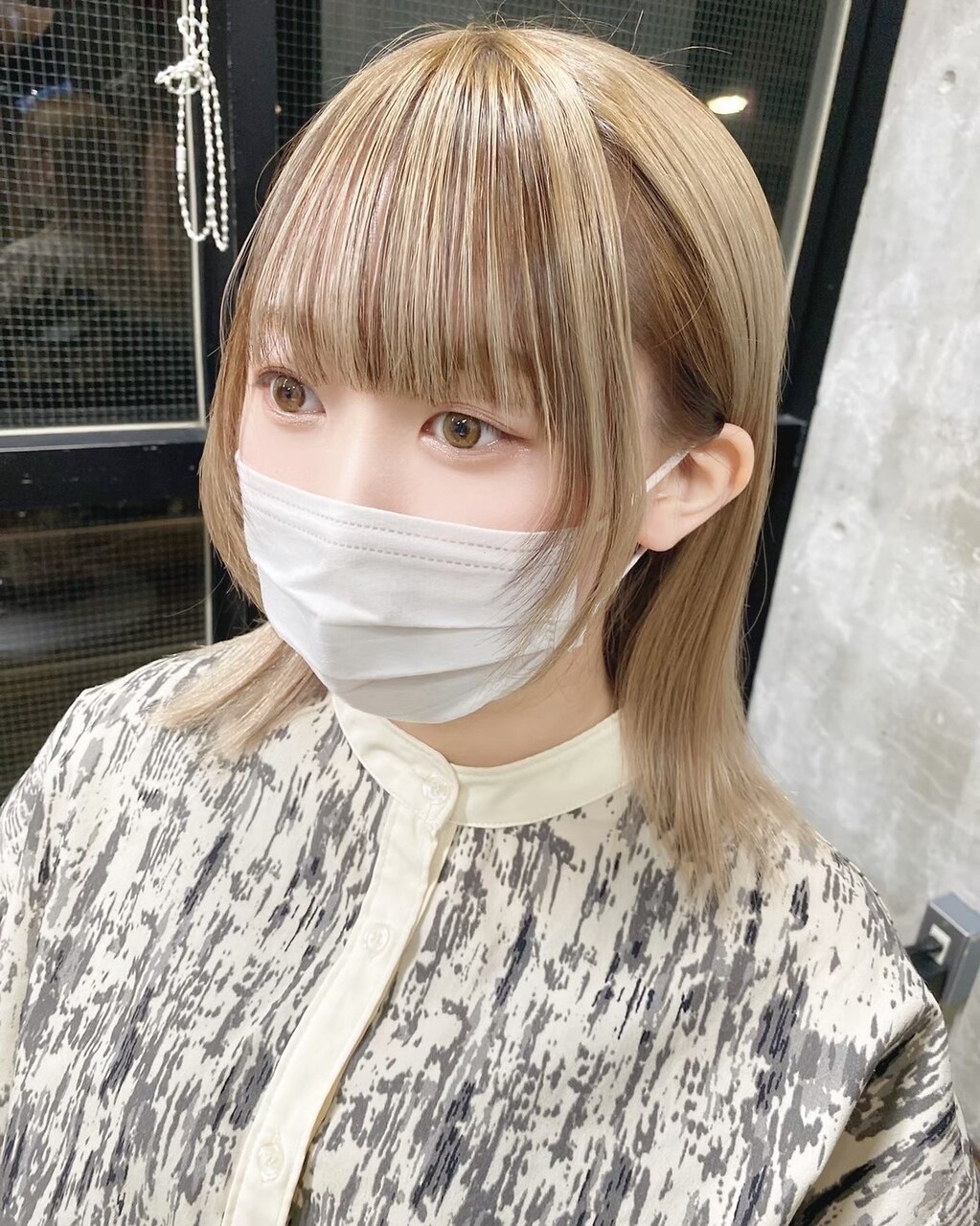 ハイトーンミルクティーベージュ高知美容院10代20代：L186919811