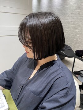 ステア ケース(stair case) ふんわり大人可愛い内巻きボブ流し前髪カット