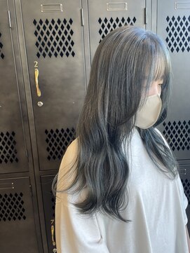 アチーブリス(achieve Liss) ブルーグレー10代20代ブリーチ顔まわりレイヤー艶カラー