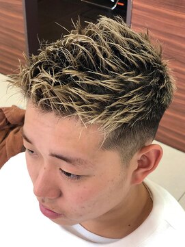 トゥルートラスト オムオム 甲府和戸(True Trust HOMME HOMME) メンズ おしゃれな大人のテーパーフェードスタイル アップバング