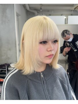 シーン(seen) ○抜きっぱなしブロンドヘア美髪ウルフヘア顔まわり表参道