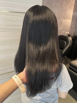 エルバイラビス 大宮(elu by lovis) 《高橋亜美》アッシュブラック/暗髪/艶カラー