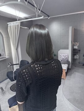ウニュ(unu.) 髪質改善、レイヤースタイル、オリーブカラー透明感