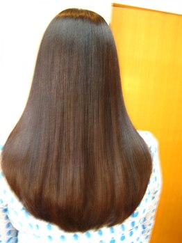 武蔵小山駅★女性スタイリストのマンツ-マン施術♪髪の芯まで水分を浸透させて艶のある自然なストレ-トに♪