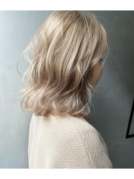 ジーナ(XENA) ホワイトベージュ