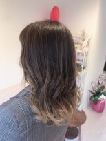 エニー(ennie')&nbsp;バレイヤージュカラー【緑地公園/吹田/江坂/桃山台/豊中/北摂】