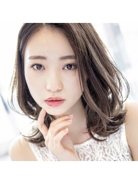 インセンス(insence yamashita) アーバンフェミニンを体現するitロング