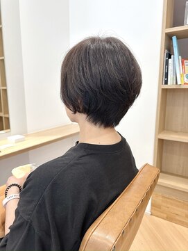 サム 横浜 大倉山(Sum) うねるくせ毛にあわせたショートヘアスタイル