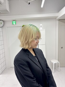 ギア(GEAR.) ブロンド×グリーン レイヤーボブ