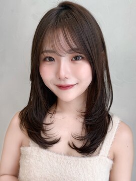 アグノス 青山(Agnos) エアリーカールダークアッシュサイドバングワンカールモテ髪