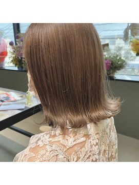 アルヴァ(ALVA) ○柔らかさと透明感のあるミルクティーベージュ（那覇　新都心）