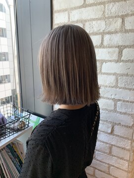 エイトセカンド 新宿三丁目店(EIGHT second) 切りぱなしシルバーグレージュ