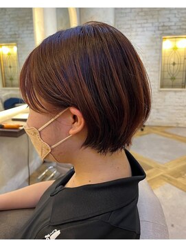 カリーナ(Carina) 〈キシタクヘアー〉耳かけショートボブ