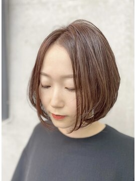 サロンロール(Salon Roll) シンプル前下がりボブ
