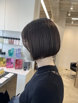 イヴォークトーキョーオーサカ(EVOKE TOKYO osaka) ぷつっとボブ 丸み 内巻き 抜け感 可愛い 切りっぱなし