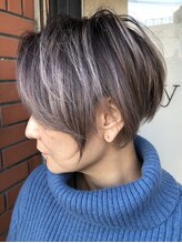 コエバイロゼオ(coe by Roseo) 前下がり刈り上げショート×シャドウルーツ(ハイライトカラー)