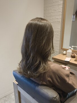 カダン(Kadan) セミロング/グレージュカラー/ニュアンスカラー/20代30代40代