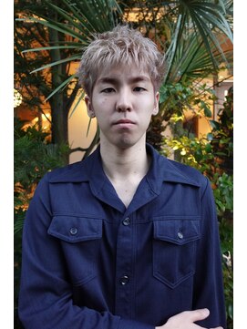 シイ(SIE) ハイトーンベージュ×アクティブショート