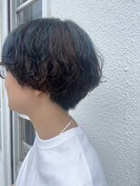 グランド(GRAND)&nbsp;よく見ると青いショート。