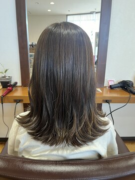 ジッカジッカ(Jicca Zicca) 外はねミディアムロング