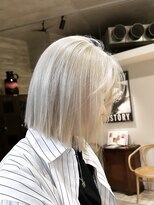 ヲタク(wotaku.)&nbsp;ホワイトベージュハイトーントリプルカラーケアブリーチミニボブ