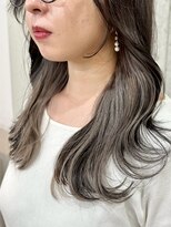 サクラ オモテサンドウ(SAKURA)&nbsp;レイヤーカット×ブリーチを使ったインナーカラー☆表参道